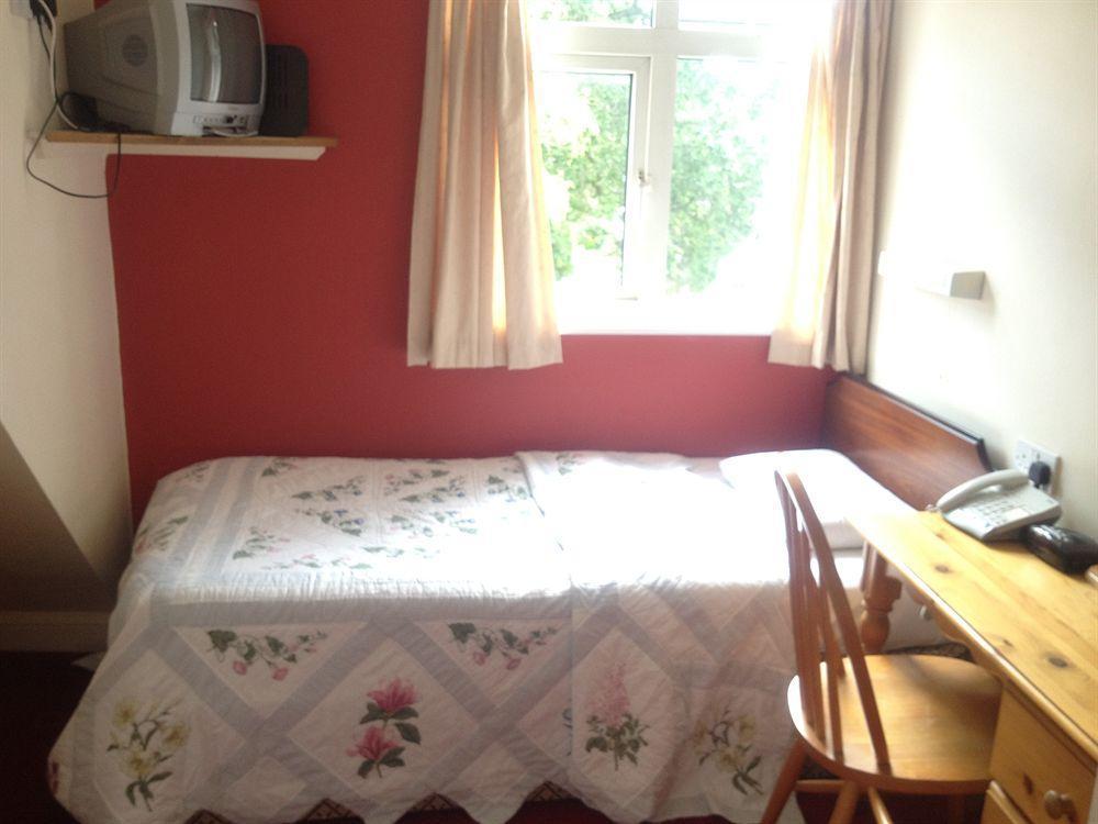Gainsborough 3* Horley