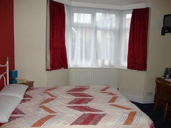 Gainsborough 3* Horley
