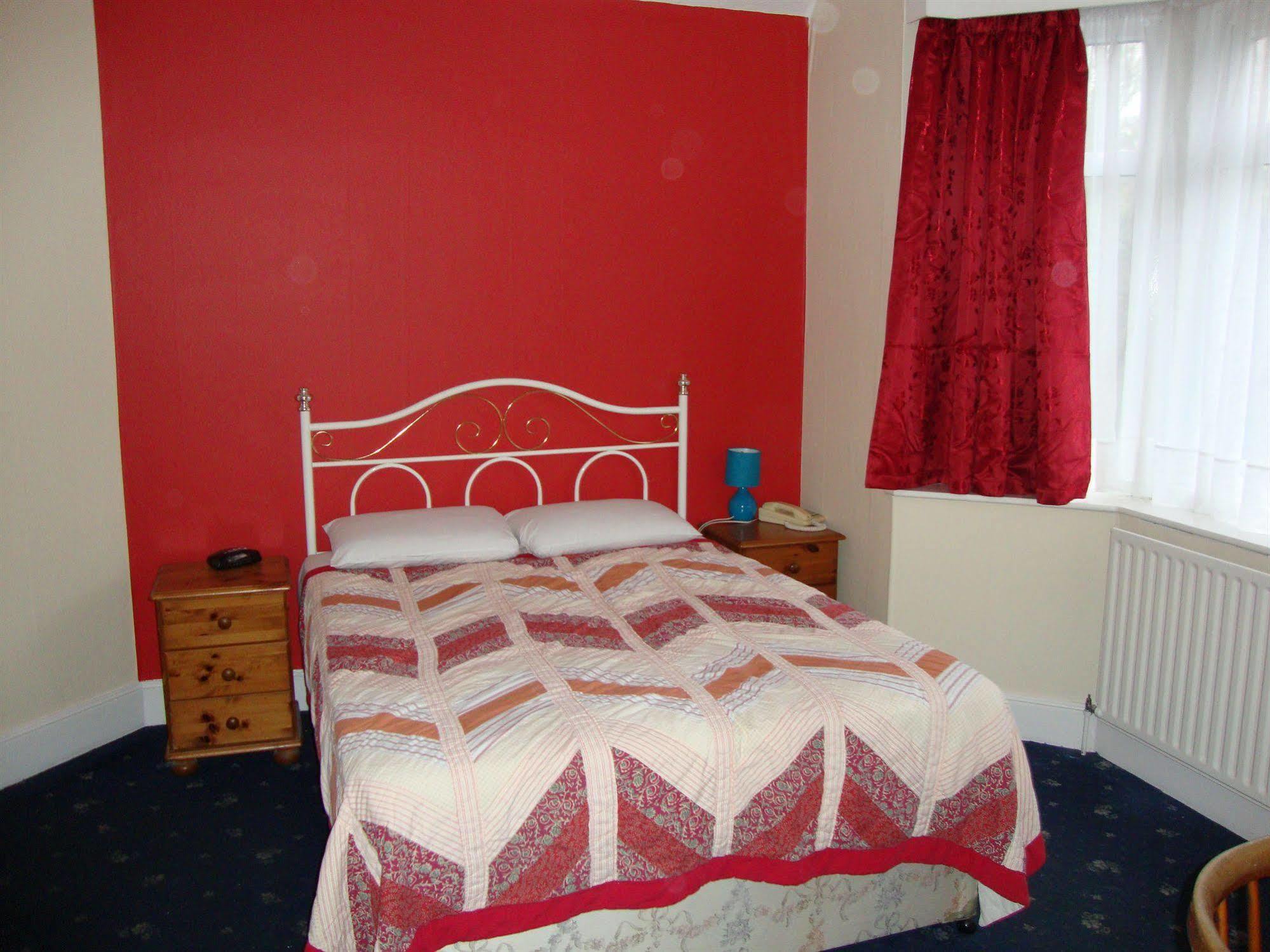 Gainsborough 3* Horley